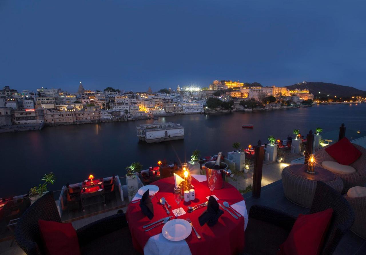 Lake Pichola Hotel Udaipur Exterior foto
