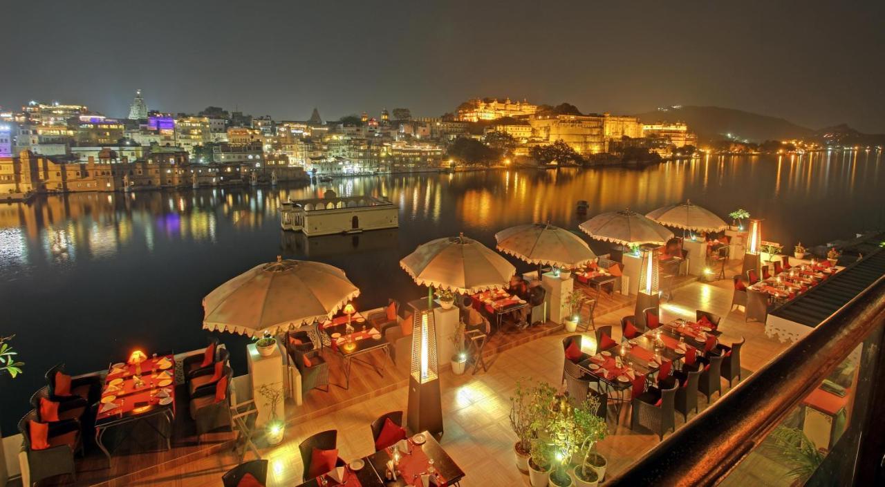 Lake Pichola Hotel Udaipur Exterior foto