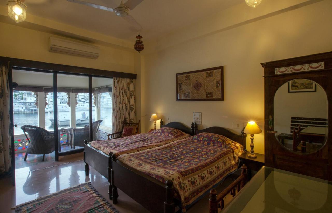 Lake Pichola Hotel Udaipur Exterior foto