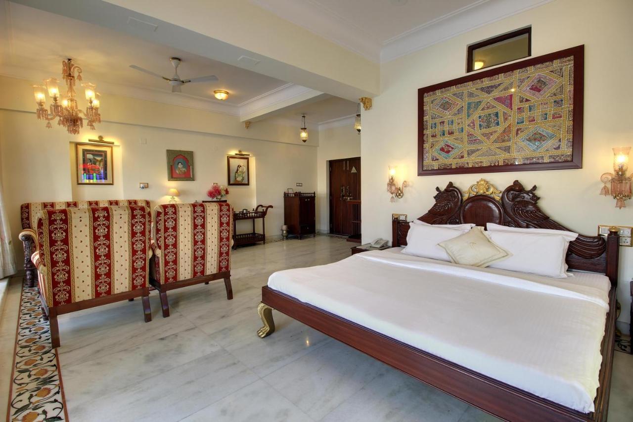 Lake Pichola Hotel Udaipur Exterior foto