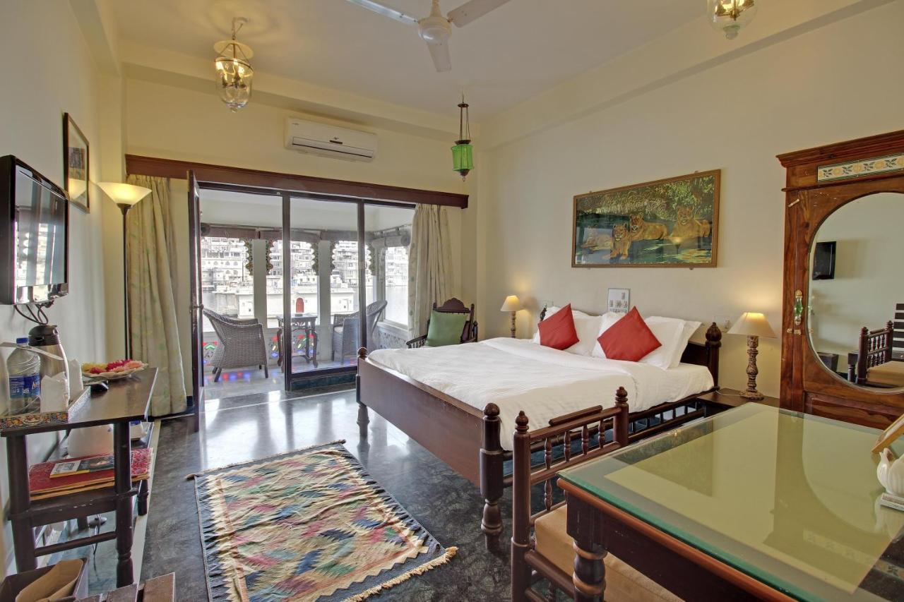 Lake Pichola Hotel Udaipur Exterior foto
