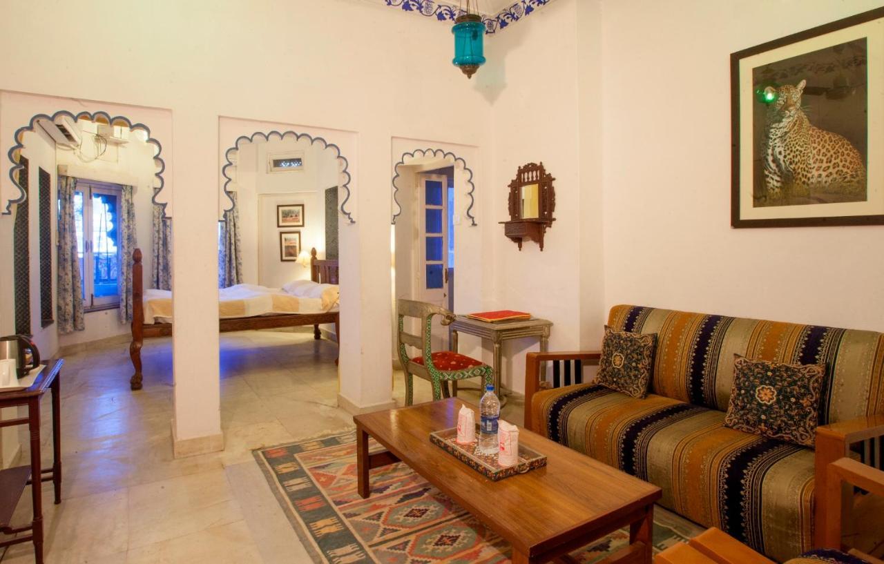 Lake Pichola Hotel Udaipur Exterior foto